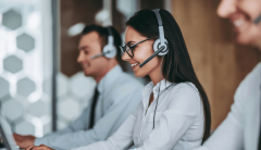 并阐发市场上分歧类型办事商